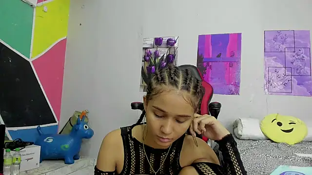 MarianaManzur online show from September 15, 2025, 3:01 pm