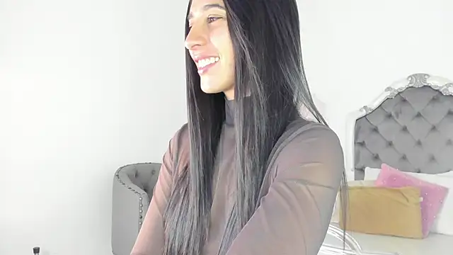 Valentina Ross  online show from July 1, 2026, 12:05 pm