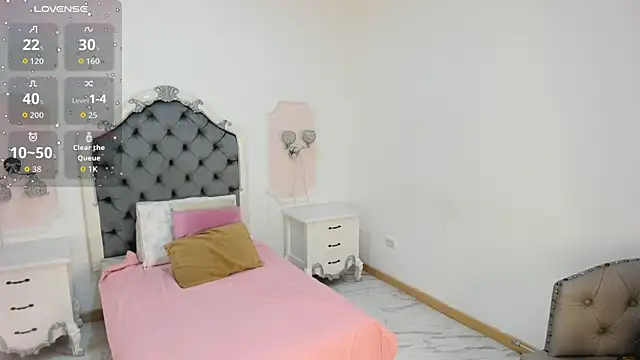 Valentina Ross  online show from August 5, 2026, 12:32 pm