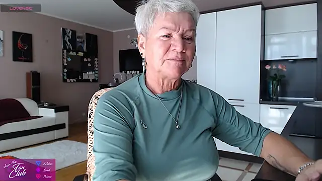 roxana brooks online show from August 8, 2026, 8:32 am