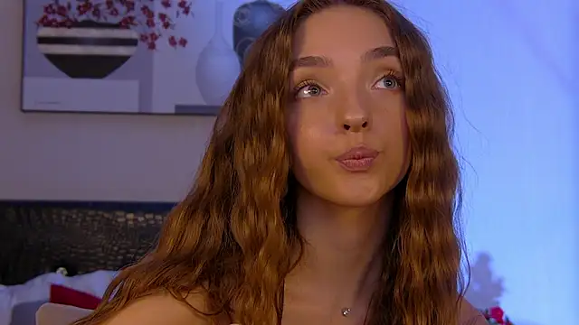 VirginieCruz online show from March 17, 2025, 5:38 pm