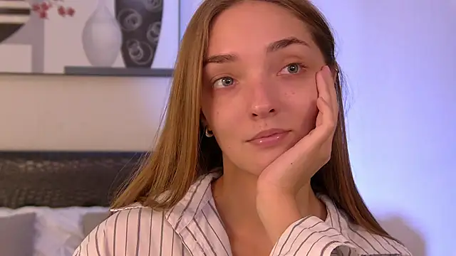 VirginieCruz online show from September 19, 2025, 5:55 am