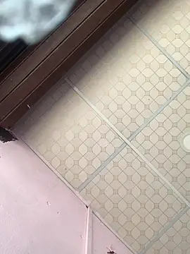 Hullax online show from November 25, 2025, 4:35 am