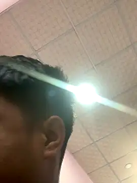 Hullax online show from November 12, 2025, 2:04 am