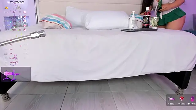 Isabella Daniell online show from September 13, 2025, 3:50 am