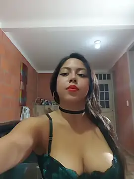 Snapshot of leah_passion chatting on May 29, 2026, 11:33 pm leah passion online show from May 29, 2026, 11:33 pm