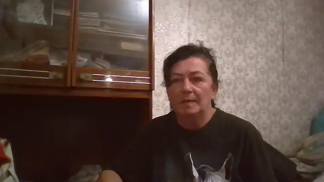 Snapshot of GypsiQueen2 chatting on September 26, 2025, 7:54 pm GypsiQueen2 online show from September 26, 2025, 7:54 pm