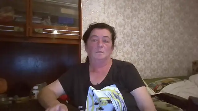 Snapshot of GypsiQueen2 chatting on September 20, 2025, 7:19 pm GypsiQueen2 online show from September 20, 2025, 7:19 pm