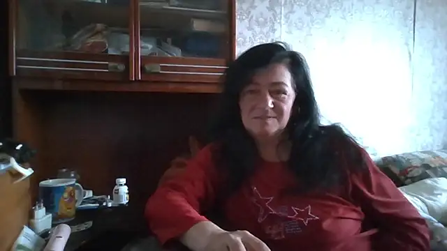 Snapshot of GypsiQueen2 chatting on November 19, 2025, 8:14 am GypsiQueen2 online show from November 19, 2025, 8:14 am