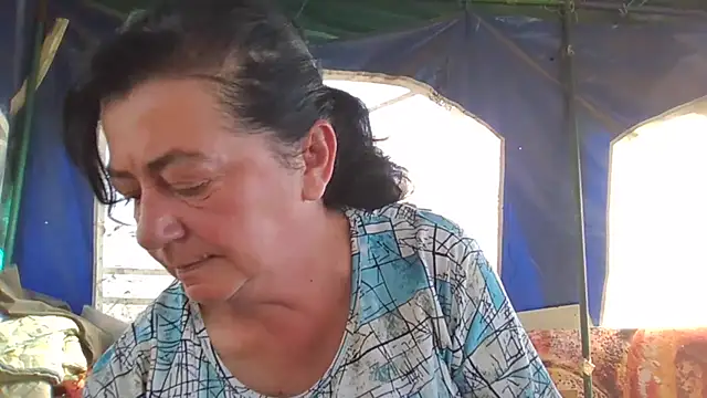 Snapshot of GypsiQueen2 chatting on September 20, 2025, 7:02 am GypsiQueen2 online show from September 20, 2025, 7:02 am