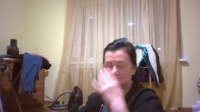 Snapshot of GypsiQueen2 chatting on December 13, 2025, 8:15 pm GypsiQueen2 online show from December 13, 2025, 8:15 pm