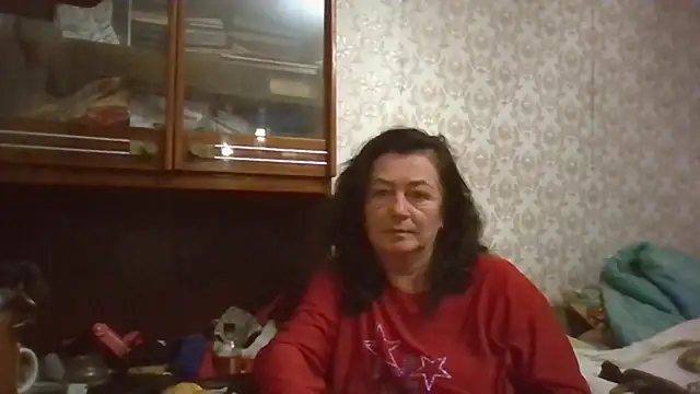 Snapshot of GypsiQueen2 chatting on October 19, 2025, 4:43 pm GypsiQueen2 online show from October 19, 2025, 4:43 pm