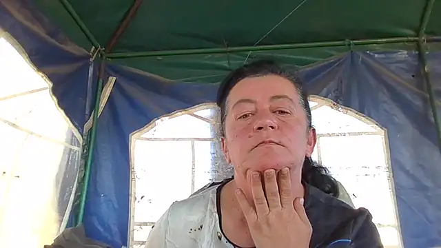 Snapshot of GypsiQueen2 chatting on September 21, 2025, 11:59 am GypsiQueen2 online show from September 21, 2025, 11:59 am