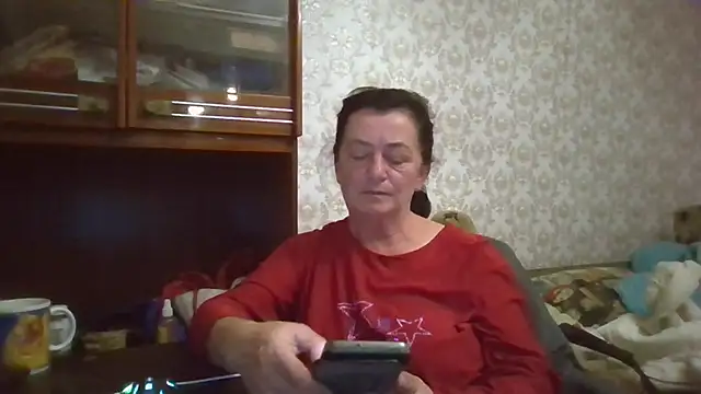 Snapshot of GypsiQueen2 chatting on October 7, 2025, 6:09 pm GypsiQueen2 online show from October 7, 2025, 6:09 pm