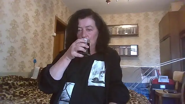 GypsiQueen2 online show from July 10, 2026, 4:18 pm