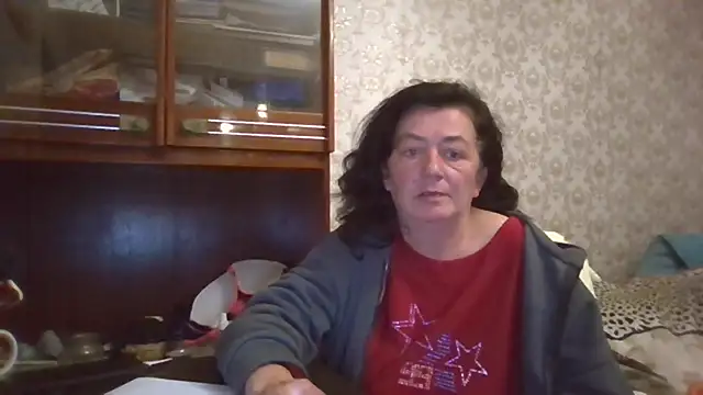 Snapshot of GypsiQueen2 chatting on October 14, 2025, 4:51 pm GypsiQueen2 online show from October 14, 2025, 4:51 pm