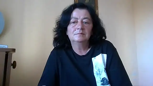 GypsiQueen2 online show from June 12, 2026, 4:49 pm
