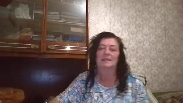 Snapshot of GypsiQueen2 chatting on September 24, 2025, 5:41 pm GypsiQueen2 online show from September 24, 2025, 5:41 pm