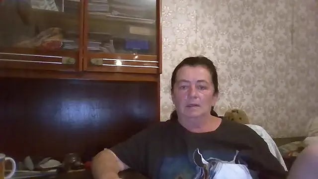 Snapshot of GypsiQueen2 chatting on September 11, 2025, 7:03 pm GypsiQueen2 online show from September 11, 2025, 7:03 pm