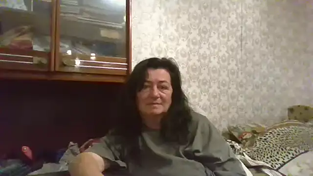 Snapshot of GypsiQueen2 chatting on November 1, 2025, 3:17 pm GypsiQueen2 online show from November 1, 2025, 3:17 pm