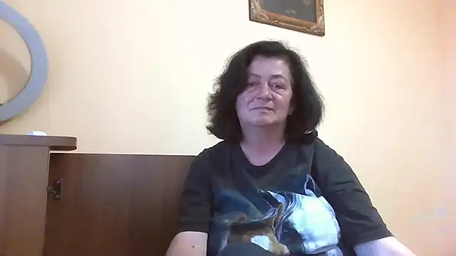 GypsiQueen2 online show from June 15, 2026, 6:18 pm