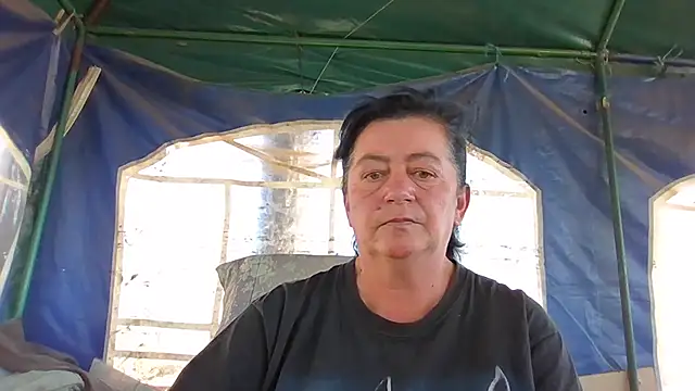 Snapshot of GypsiQueen2 chatting on September 22, 2025, 8:42 am GypsiQueen2 online show from September 22, 2025, 8:42 am