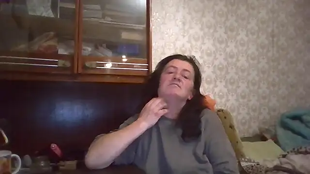 Snapshot of GypsiQueen2 chatting on October 22, 2025, 6:07 pm GypsiQueen2 online show from October 22, 2025, 6:07 pm