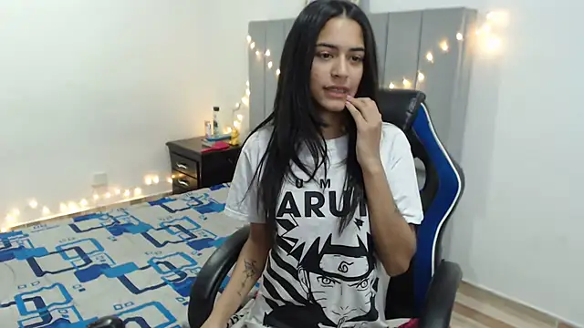 imSophia online show from March 15, 2025, 6:43 pm