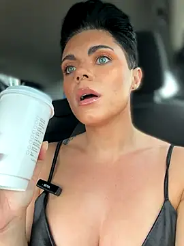 LukeLouHarvey online show from November 22, 2025, 7:18 am