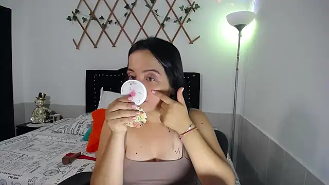 naughty girl 4u online show from February 6, 2026, 7:21 pm