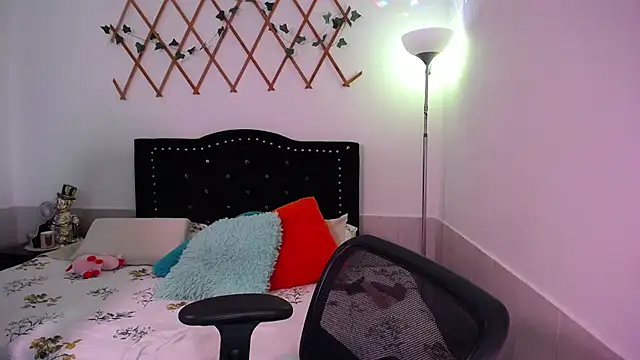 naughty girl 4u online show from November 16, 2025, 5:17 pm