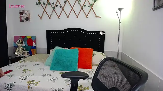 naughty girl 4u online show from July 19, 2026, 10:01 am