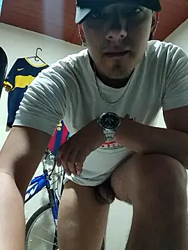 Snapshot of Triplex_Coolness chatting on September 15, 2025, 4:24 am Triplex Coolness online show from September 15, 2025, 4:24 am