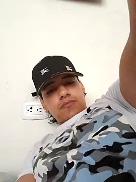 Snapshot of Triplex_Coolness chatting on September 20, 2025, 7:19 pm Triplex Coolness online show from September 20, 2025, 7:19 pm