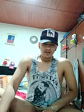 Snapshot of Triplex_Coolness chatting on October 10, 2025, 1:23 pm Triplex Coolness online show from October 10, 2025, 1:23 pm