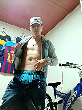 Snapshot of Triplex_Coolness chatting on September 18, 2025, 6:16 am Triplex Coolness online show from September 18, 2025, 6:16 am