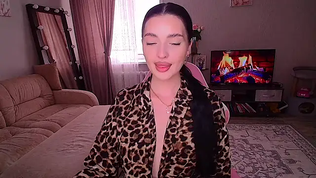 Snapshot of __Malika__ chatting on June 30, 2026, 6:35 am Malika online show from June 30, 2026, 6:35 am