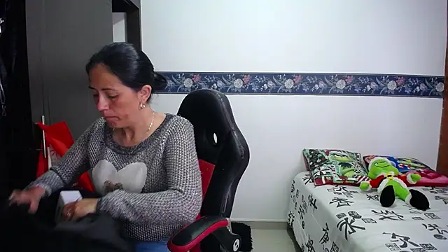 sharoon cheerry online show from December 2, 2025, 12:29 pm