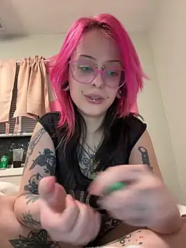 Snapshot of MissRomero chatting on January 14, 2025, 12:33 am MissRomero online show from January 14, 2025, 12:33 am