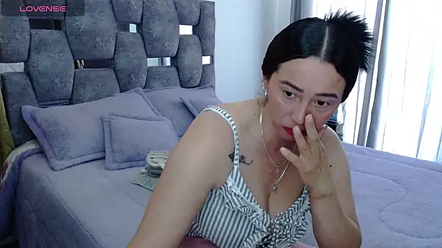 sara hott 1 online show from October 27, 2025, 2:51 pm