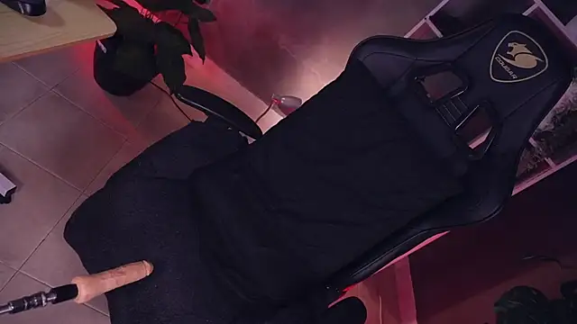 kitty pruu online show from September 14, 2025, 9:48 pm