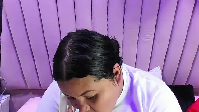 Snapshot of ValenTitis chatting on September 17, 2025, 8:11 pm ValenTitis online show from September 17, 2025, 8:11 pm