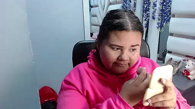 Snapshot of ValenTitis chatting on April 15, 2026, 8:09 pm ValenTitis online show from April 15, 2026, 8:09 pm