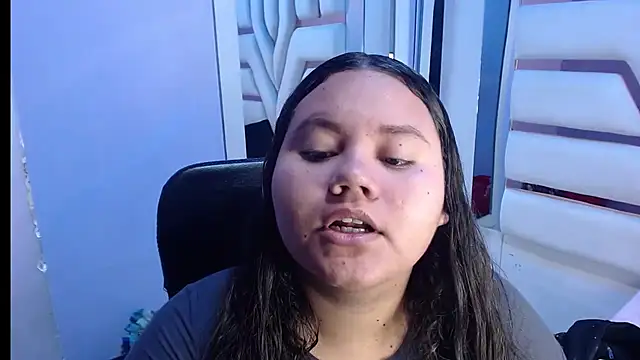 Snapshot of ValenTitis chatting on December 3, 2025, 8:30 pm ValenTitis online show from December 3, 2025, 8:30 pm