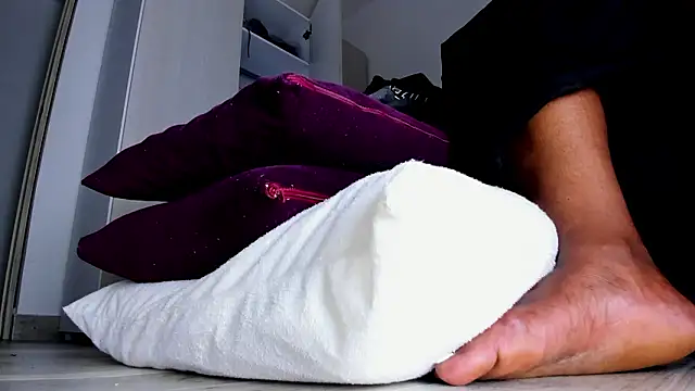 Skarleth69 online show from February 16, 2026, 3:27 am