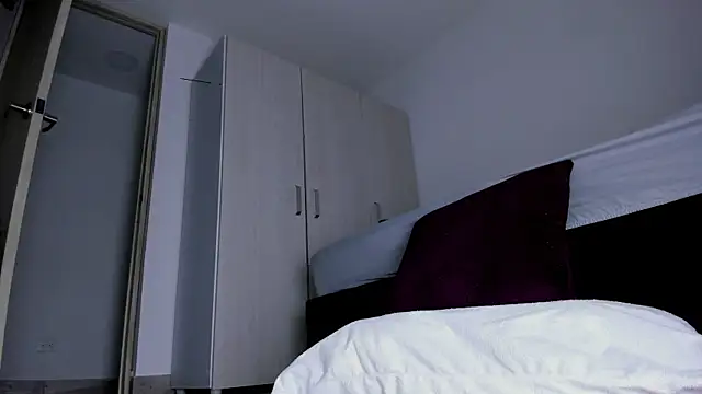 Skarleth69 online show from September 26, 2025, 1:45 am