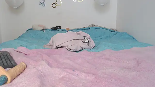 adriscute online show from March 10, 2025, 7:55 am