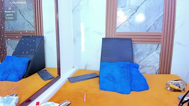 HannyMansonh online show from December 14, 2025, 3:57 am