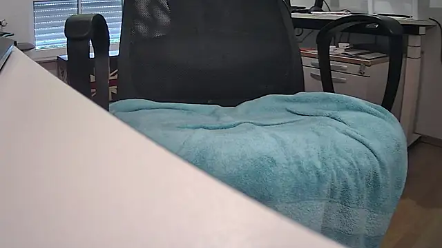 SirCumalosX online show from April 19, 2026, 1:45 pm