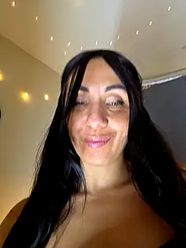 Snapshot of LeticiaWoods chatting on March 18, 2026, 9:59 pm LeticiaWoods online show from March 18, 2026, 9:59 pm